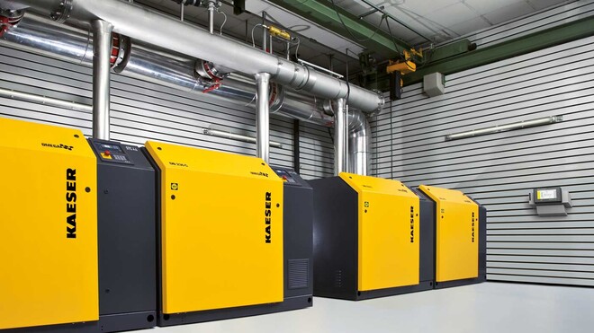 Postaja s puhali z vrtljivim batom družbe KAESER KOMPRESSOREN.