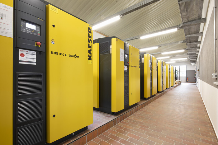 Varčno delovanje z vijačnimi puhali EBS podjetja KAESER.