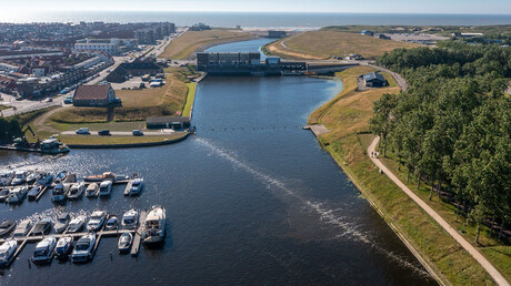 Mehurčkasta pregrada podjetja The Great Bubble Barrier v kraju Katwijk na Nizozemskem.