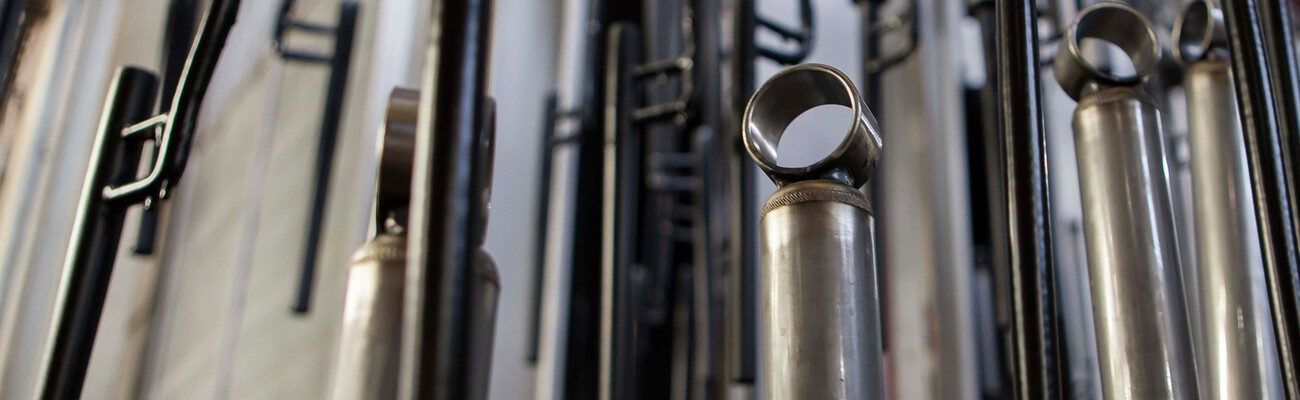 Slika surovcev blažilnikov podjetja ZF Friedrichshafen